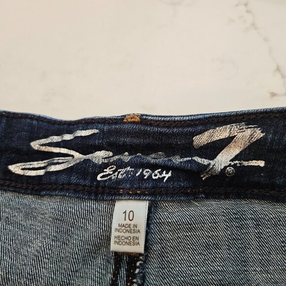 SEVEN For All Mankind Weekend Denim Embroidered Bermuda Shorts Size 10 high rise - Picture 4 of 9